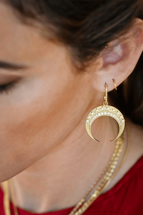 WHITE MOONS – Lehona Jewellbeing WHITE MOONS – Lehona Jewellbeing